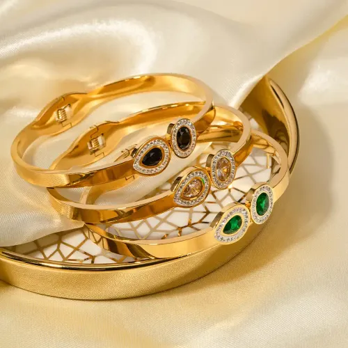 ZTBT141 Luxurious 18K Gold Plated Stainless Steel Women's Bracelet with Round Zircon Inlay