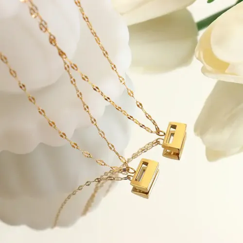FXNT1029 Gold-Plated Baguette Choker Necklace Embossed Pendant Elegant Neckwear