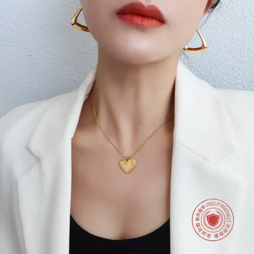 FXNT1187 18K Gold Love Heart Pendant Necklace Romantic Clavicle Chain Jewelry for Her