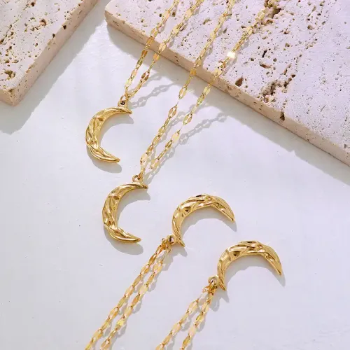 FXNT141 18K Gold-Plated Hammered Moon Collarbone Necklace Chic Women's Statement Jewelry