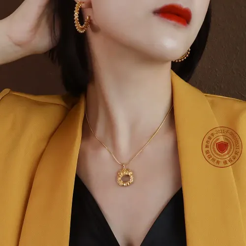 FXNT1212 18K Gold Plated Women's Necklace with Unique Non-Colliding Shaped Pendant