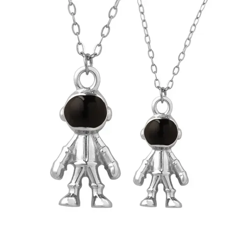 FXNT1109 Astronaut Pendant Necklace for Women Stylish Space-Themed Jewelry Accessory