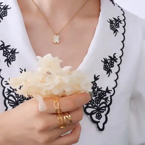 FXNT453 Classic Checkerboard Cut Crystal Necklace Fashion Jewelry Accessory