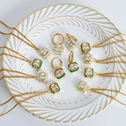 FXNT451 Elegant Square Zircon Pendant with Oil Dripping Design Women's Clavicle Chain Jewelry