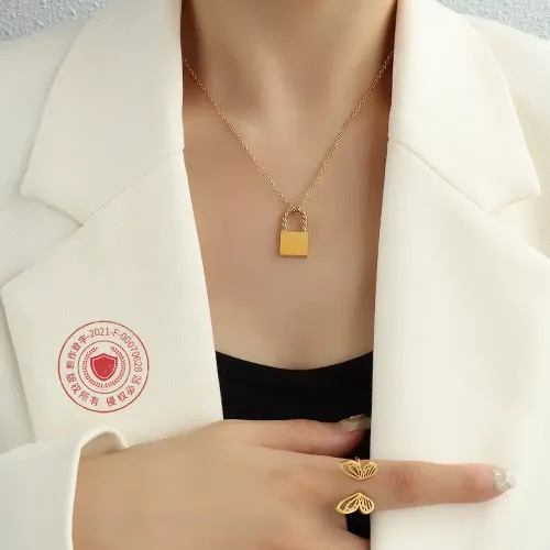 FXNT443 18K Gold Plated Twist Lock Pendant DIY Necklace on Clavicle Chain