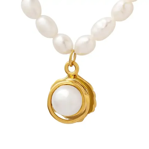 FXNT478 Baroque Freshwater Pearl Necklace with Round Plate Imitation Pendant Chic Elegance