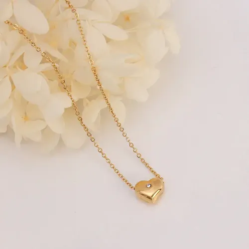 FXNT794 Love Pendant Choker with Zircon, Elegant Women's Necklace Accessory