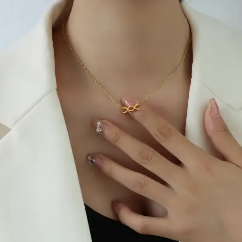 FXNT557 18K Gold Eternity XO Bow Pendant Delicate Clavicle Chain Necklace Love Symbol
