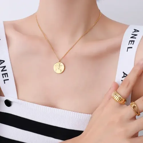 FXNT1137 18K Real Gold Plated Clavicle Necklace – Unique Concave-Convex Face Pendant Jewelry