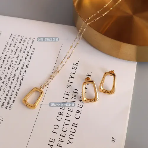 FXNT1208 18K Gold Geometric Jewelry Set Square Necklace & Matching Earrings