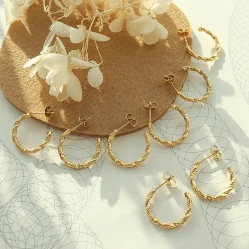 FXNT1118 18K Gold Plated French Twist C-Shaped Geometric Earrings Chic Irregular Design