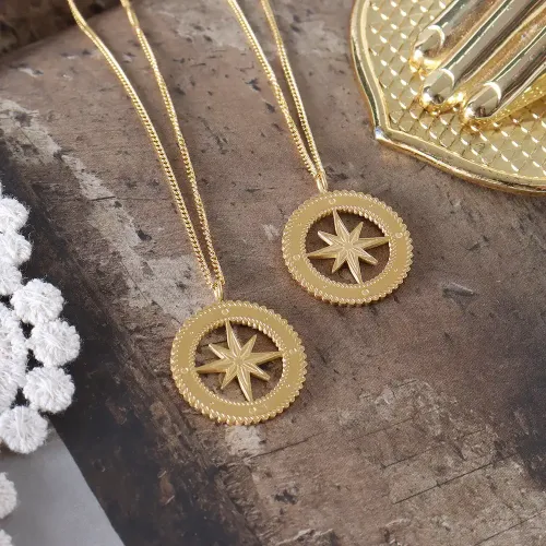 FXNT1170 18K Gold Lucky Star Pendant Necklace Fortune-Inspired Fine Jewelry