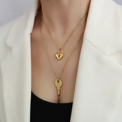 FXNT796 18K Gold Key Lock Pendant & Clavicle Chain Necklace Set for Couples