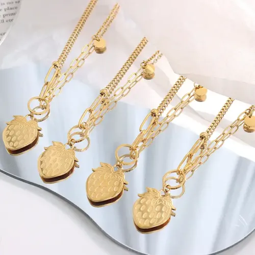 FXNT689 18K Gold-Plated Strawberry Pendant Necklace, Elegant Chain Splice Design Jewelry