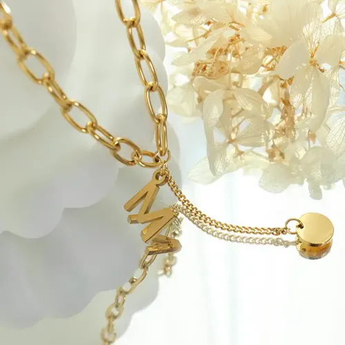 FXNT1000 Gold-Plated M Letter Medal Necklace with Tassel Elegant Women's Fashion Accessory