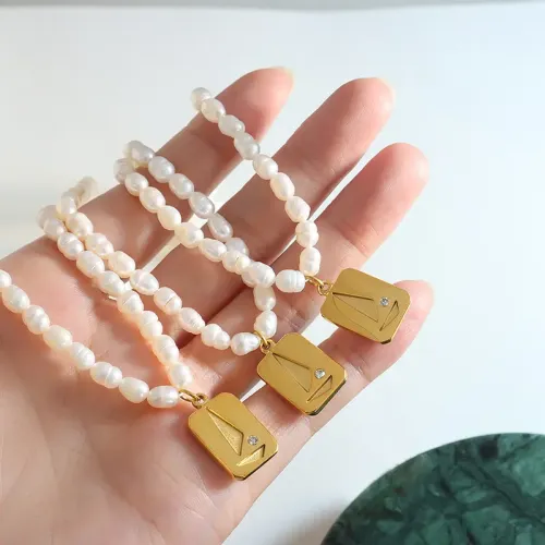 FXNT974 Chic Fang Triangular Zircon Pendant & Irregular Freshwater Pearl Necklace