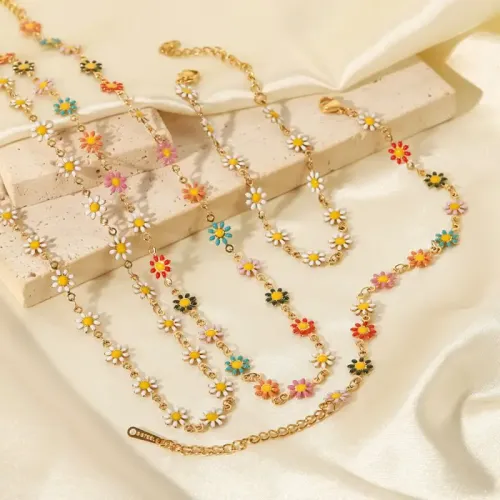 ZTNT35 18K Gold White Daisy Chain Necklace and Bracelet Set Petite Floral Jewelry