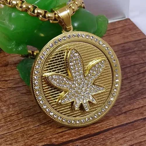 RTM384 Maple Leaf Titanium Steel Hip-Hop Pendant Diamond Disc Necklace Key Bag Charm