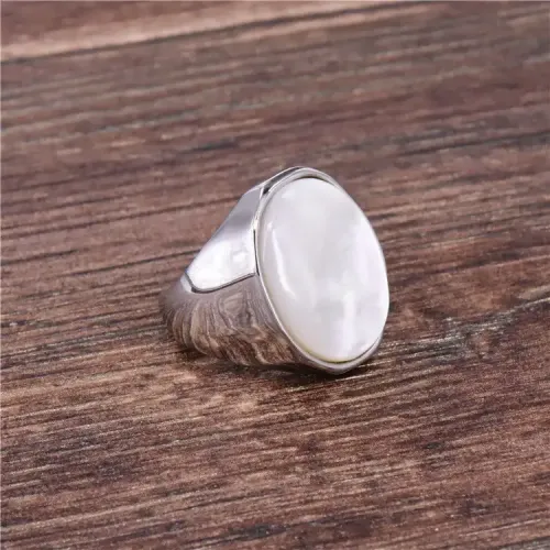 RTM304 Diamond-Shaped Queen Style Ring Women's Titanium Steel with Mother Shell