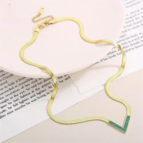 NTM2916 Green Acrylic V Shaped Pendant Necklace Flat Snake Chain Jewelry