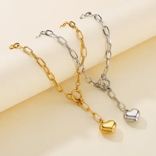 NTM2791 Slingshot Clasp Square Chain Heart Necklace for Women Elegant Collarbone Accent