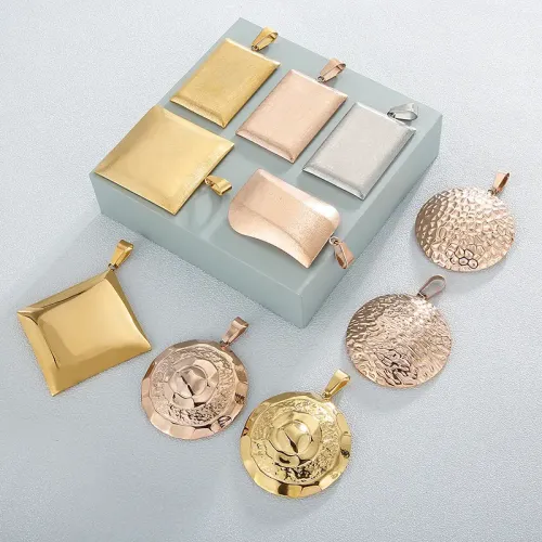 NTM2432 Square Pendant Necklace in Stainless Steel Plated Fashion Jewelry Accessory