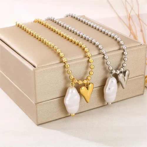 NTM2576 Unique Beaded Necklace with Heart Pendant Alien Pearl Jewelry Accessory