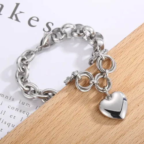 BTM1136 Titanium Steel Heart Pendant Bracelet for Women Elegant Love Symbol Jewelry