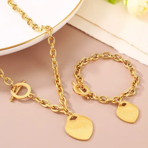BTM992 Heart-Shaped OT Clasp Bracelet with Letter Charms Titanium Steel Love Jewelry