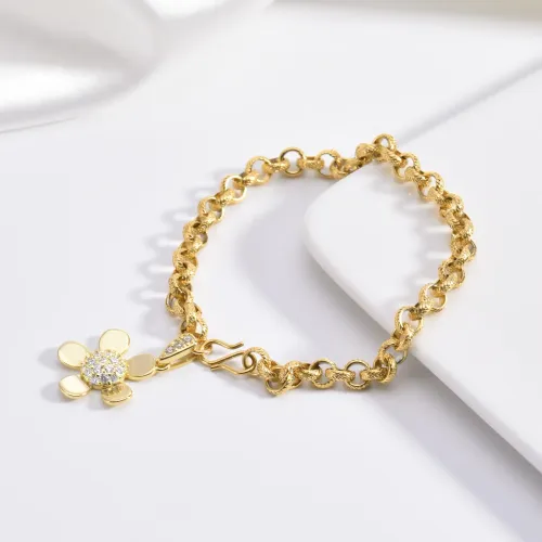 BTM1398 18K Gold-Plated Stainless Steel Flower Bracelet Titanium Elegance for Women