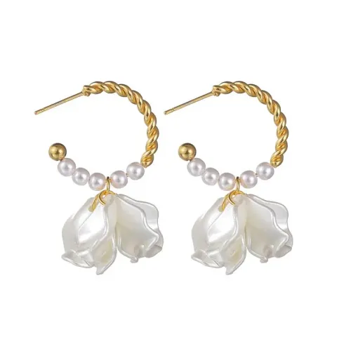 ETM621 Chic Pearl White Petal Earrings Elegant Floral Ear Decor for Sophisticated Style