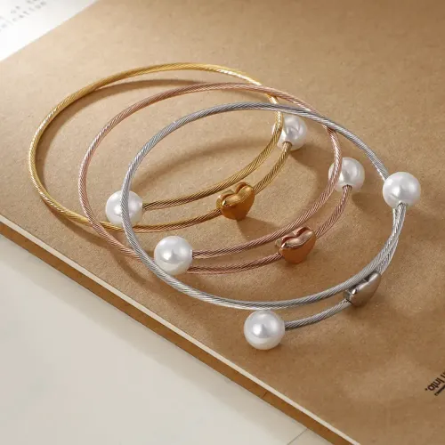 BTGM174 Stainless Steel Shell Pearl Bracelet with Heart Charm Elegant Women's Jewelry