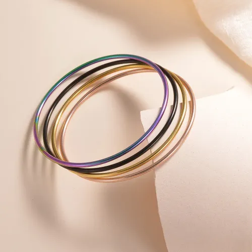 BTGM86 Elegant Women's Stainless Steel Slim Bracelet Sleek Closed Bangle Design