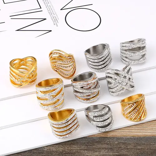 RTM2955 Elegant Women's Gypsophila Full Diamond Stainless Steel Ring Luxe Jewelry