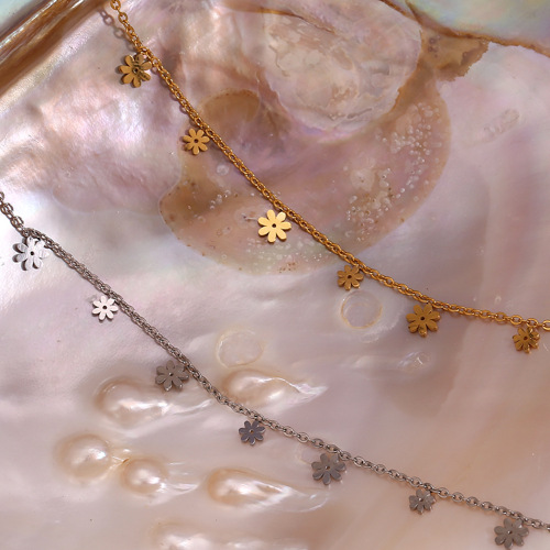 NTSMJ481 18K Gold Plated Stainless Steel Mini Daisy Flower Pendant Necklace Elegant Jewelry for Women