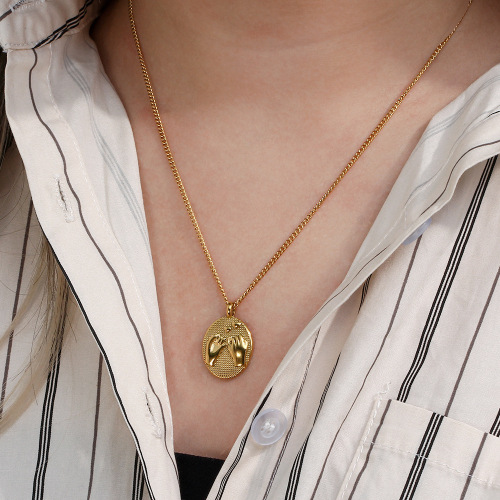 NTSMJ644 18K Gold Plated Stainless Steel Necklace with Engraved Oval Heart Pendant for Women Elegant Jewelry