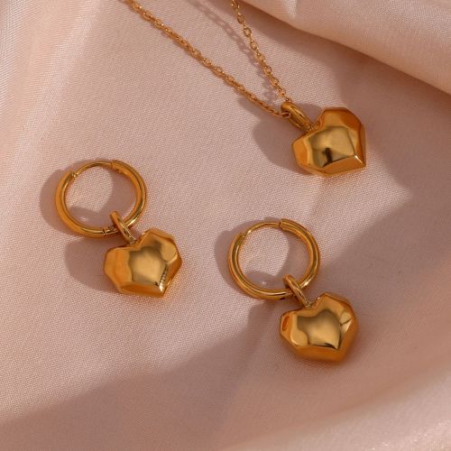 NTSMJ558 Stainless Steel Necklace with Solid Faceted Chocolate Heart Pendant for Women Elegant Jewelry