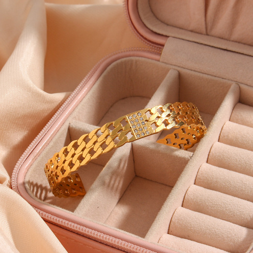 GTSMJ91 18K gold plated hollow star bracelet for women