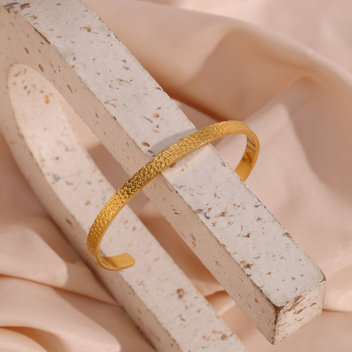 GTSMJ74 Jewelry stainless steel 18K gold plated hammered pattern open bracelet