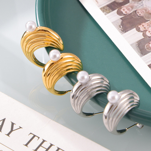 FXET926 Audrey Hepburn earrings with water ripples and U-shaped inlaid pearls