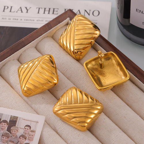 FXET925 Gold-plated earrings with square braided patterns and casual style
