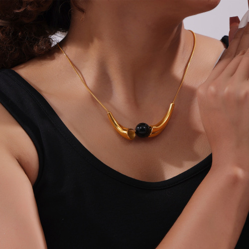 FXNT1389 British snake bone chain jewelry agate stone pendant crescent shape necklace