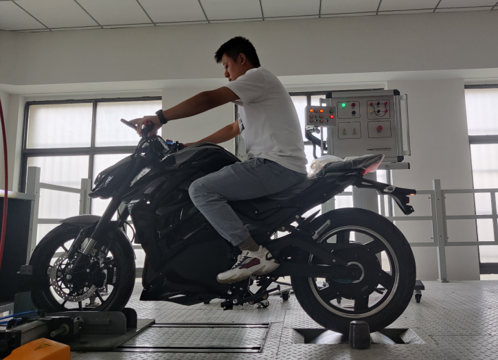 tests the real speed of　electric motorcycle  V10