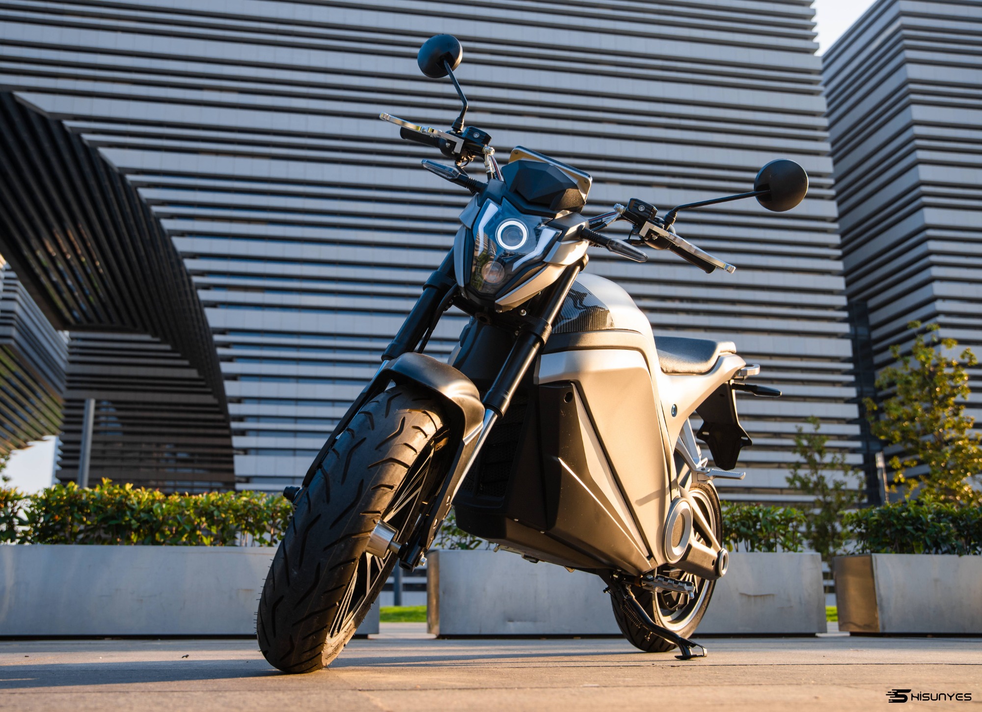 Work? Play? Or a trip?with electric motorcycle v1