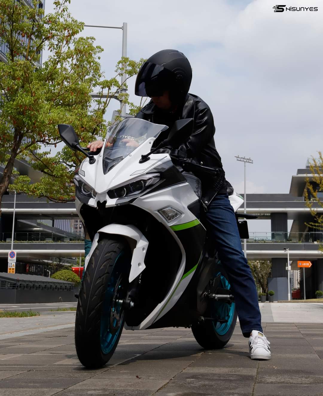 The electric motorcycle Hisunyes V3