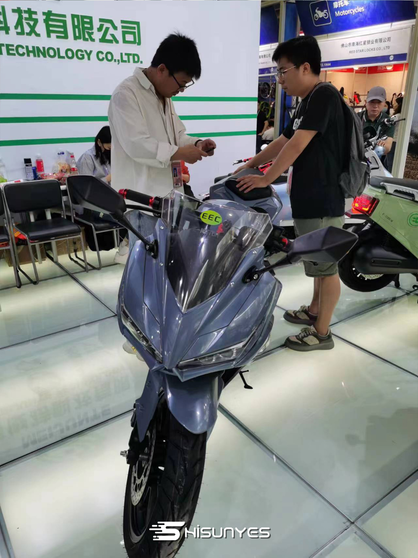 Our electric motorcycle V2 and electric scooters are popular at the #133rdCantonFairOnsite