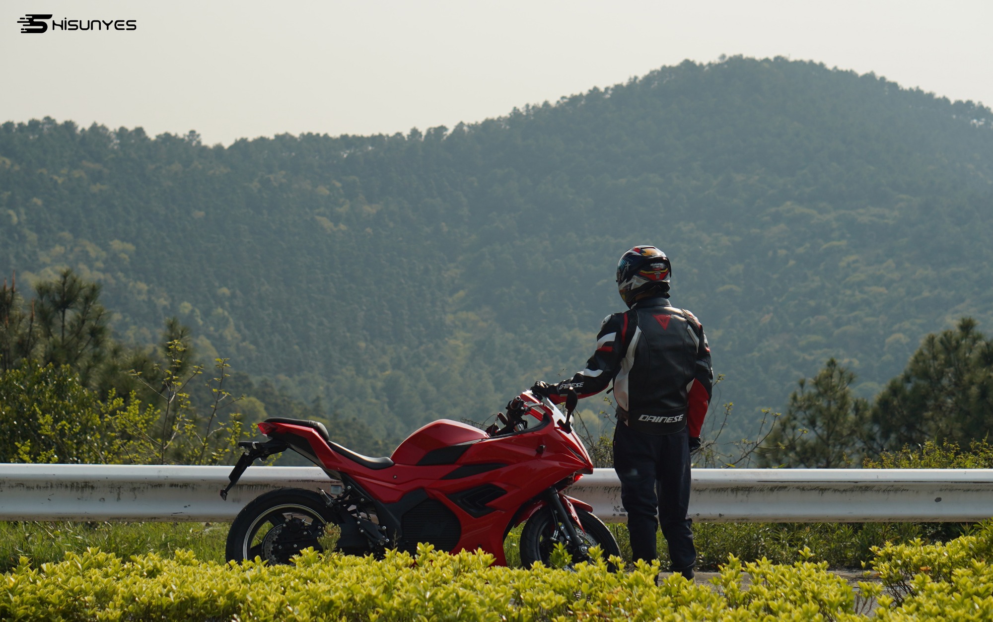 Poetry and distant life with The electric motorcycle V5.
