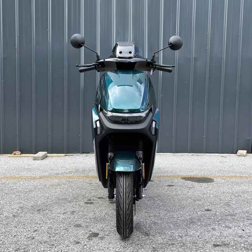 2025 New 2000W Electric Scooter Long Range 80KM 70KM/H Hot Sale China Factory Wholesale Cheap OEM Motorcycle Moped for Adults