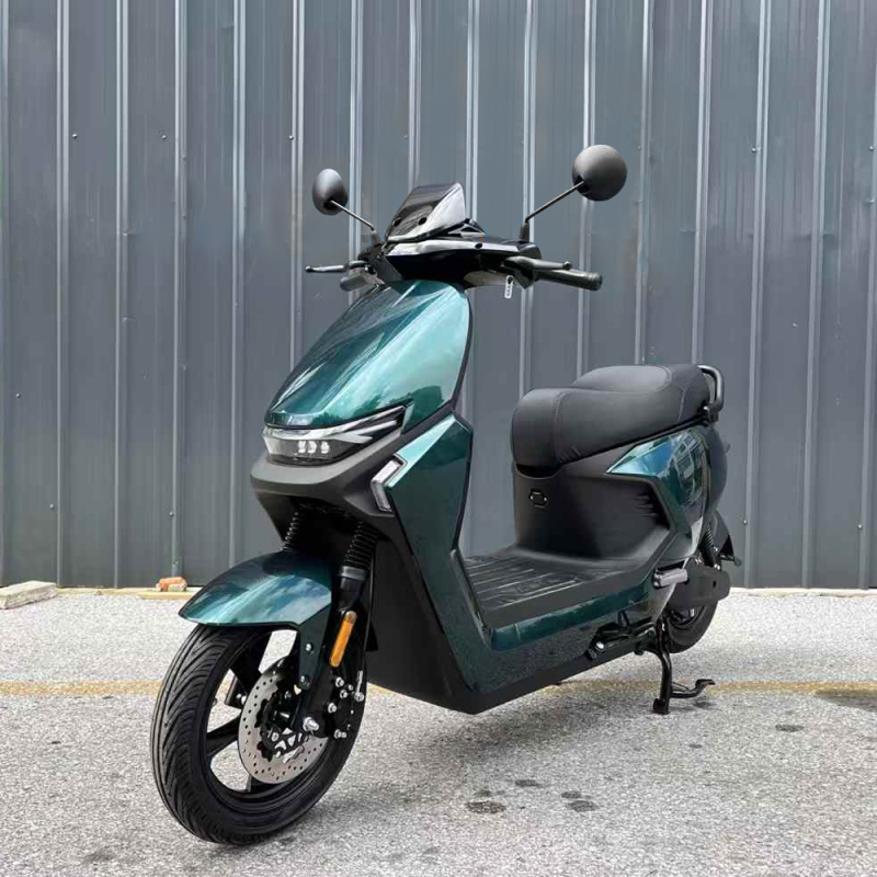 2025 New 2000W Electric Scooter Long Range 80KM 70KM/H Hot Sale China Factory Wholesale Cheap OEM Motorcycle Moped for Adults