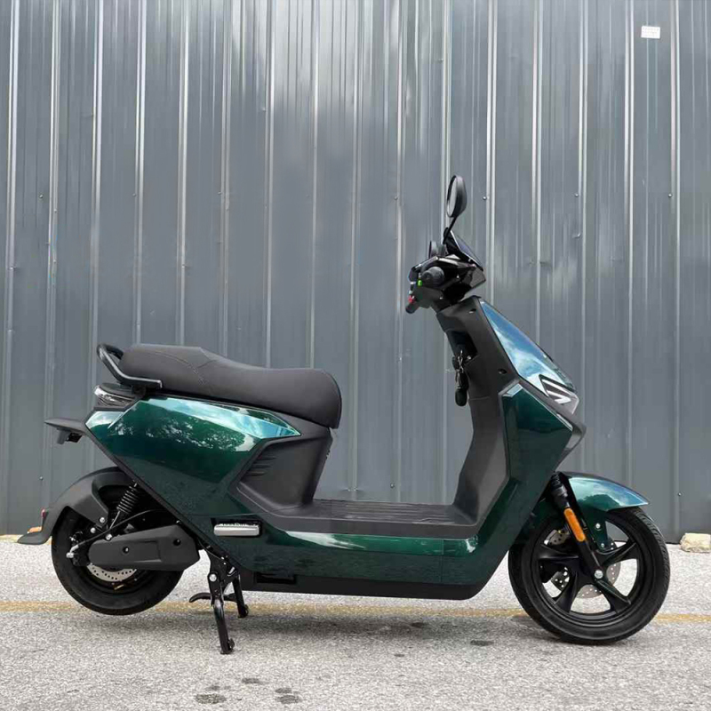2025 New 2000W Electric Scooter Long Range 80KM 70KM/H Hot Sale China Factory Wholesale Cheap OEM Motorcycle Moped for Adults